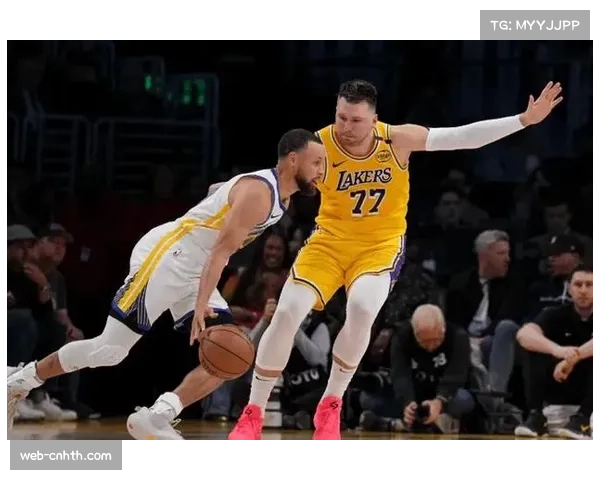 NBA新赛季揭幕热潮来袭多场强强对决燃爆赛场激情