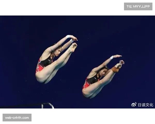 全红婵与陈芋汐跳水对决展现“神仙打架”，赛后相拥庆祝